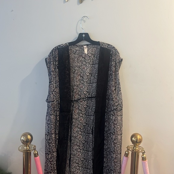 Black Patterned Sleeveless Swim by CACIQUE COVER UP - Picture 2 of 5